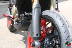 Carbon Gabelschtzer Set von CNC Racing fr die Ducati Hypermotard 698 Mono